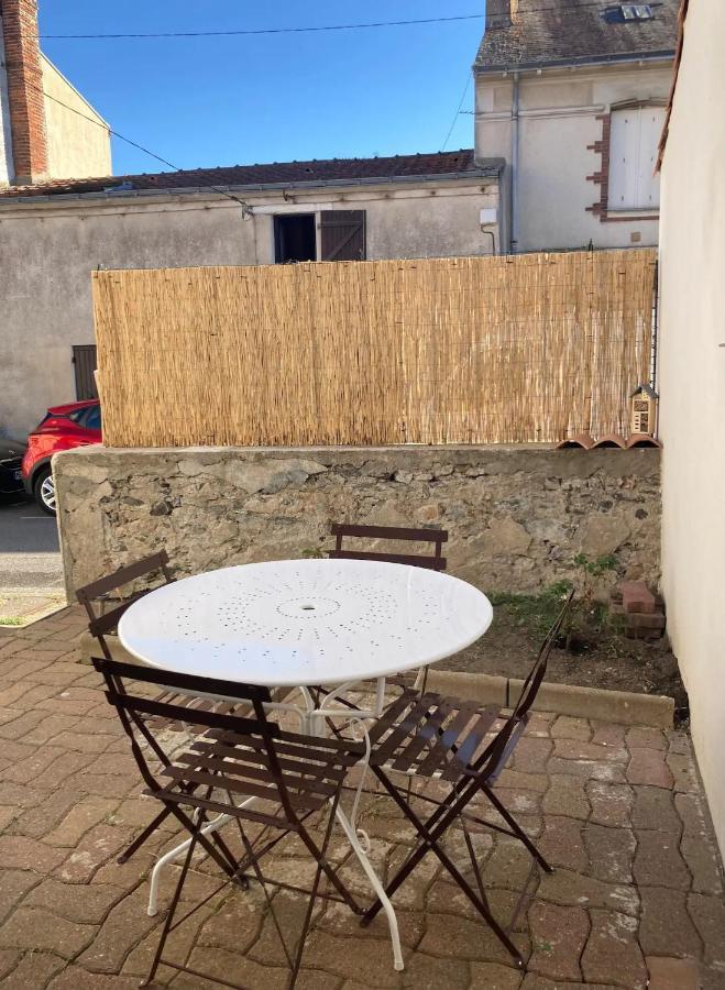 La Petite Maison Tahet, 2 Pers Avec Terrasse Basse-Indre Dış mekan fotoğraf